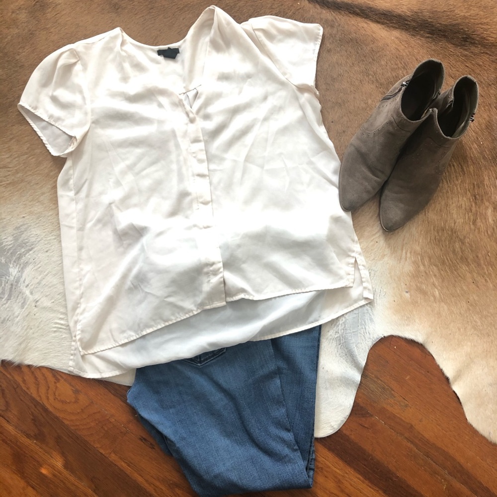 V Neck H & M cap sleeve blouse